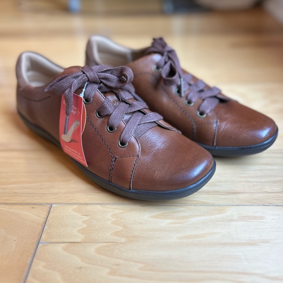 NWT Comfortiva Align Women’s Leather Casual Tie Up Sneakers - Picture 1 of 12
